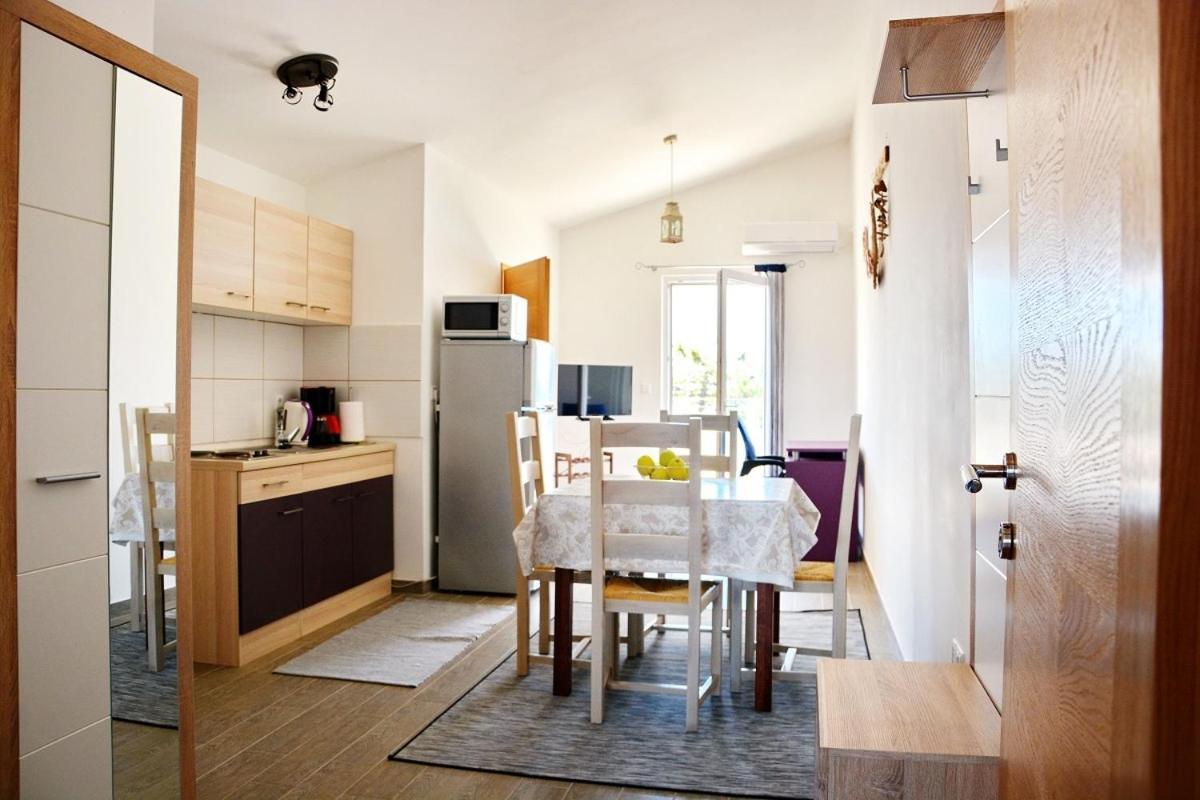 Apartments By The Sea Vrsi - Mulo, Zadar - 12519 Exterior photo